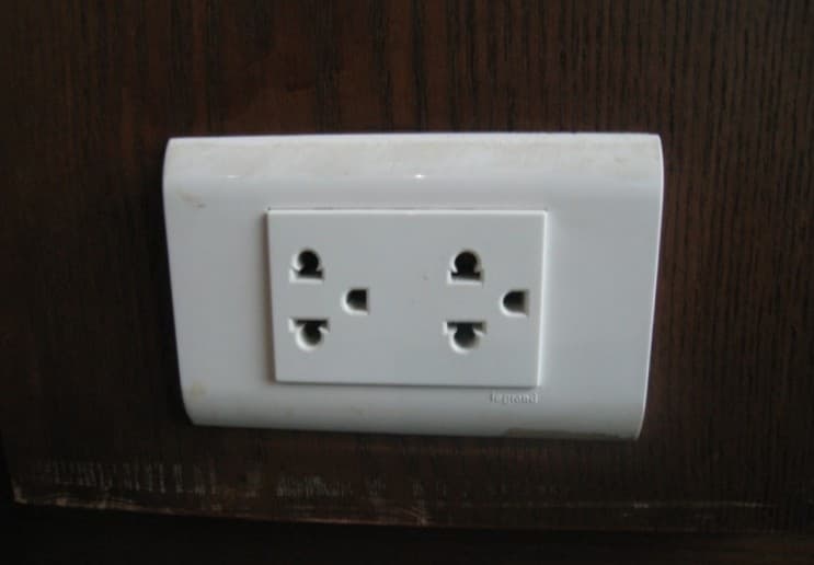 베트남 전기, 멀티 콘센트나 변압기가 필요할까? (콘센트 설명)