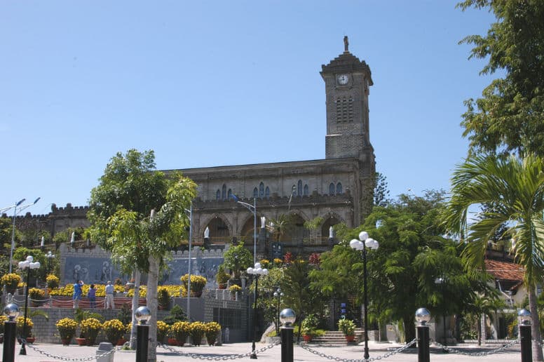 나트랑 대성당 : 나트랑 시내 중심 관광지