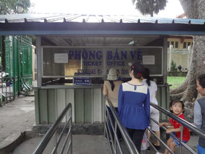 동물원 입구 왼쪽편의 입장권 판매소