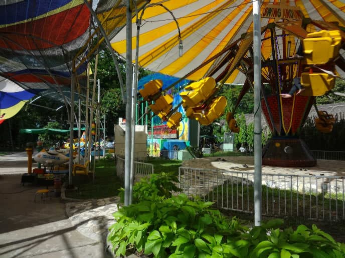 이렇게 작은 놀이기구도 있습니다.