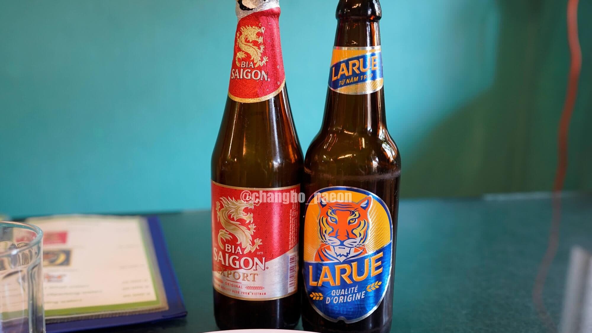 라루 맥주와 사이공 맥주의 사진