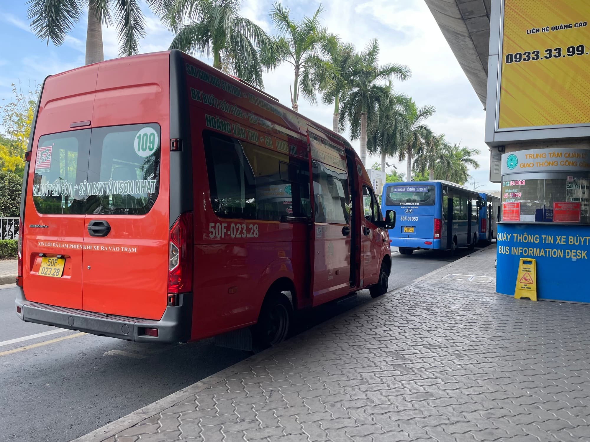 호치민 공항에서 탑승할 수 있는 109번 버스를 촬영한 사진