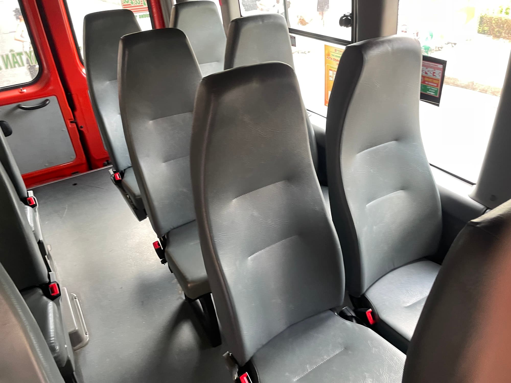 호치민 109번 버스의 내부 사진