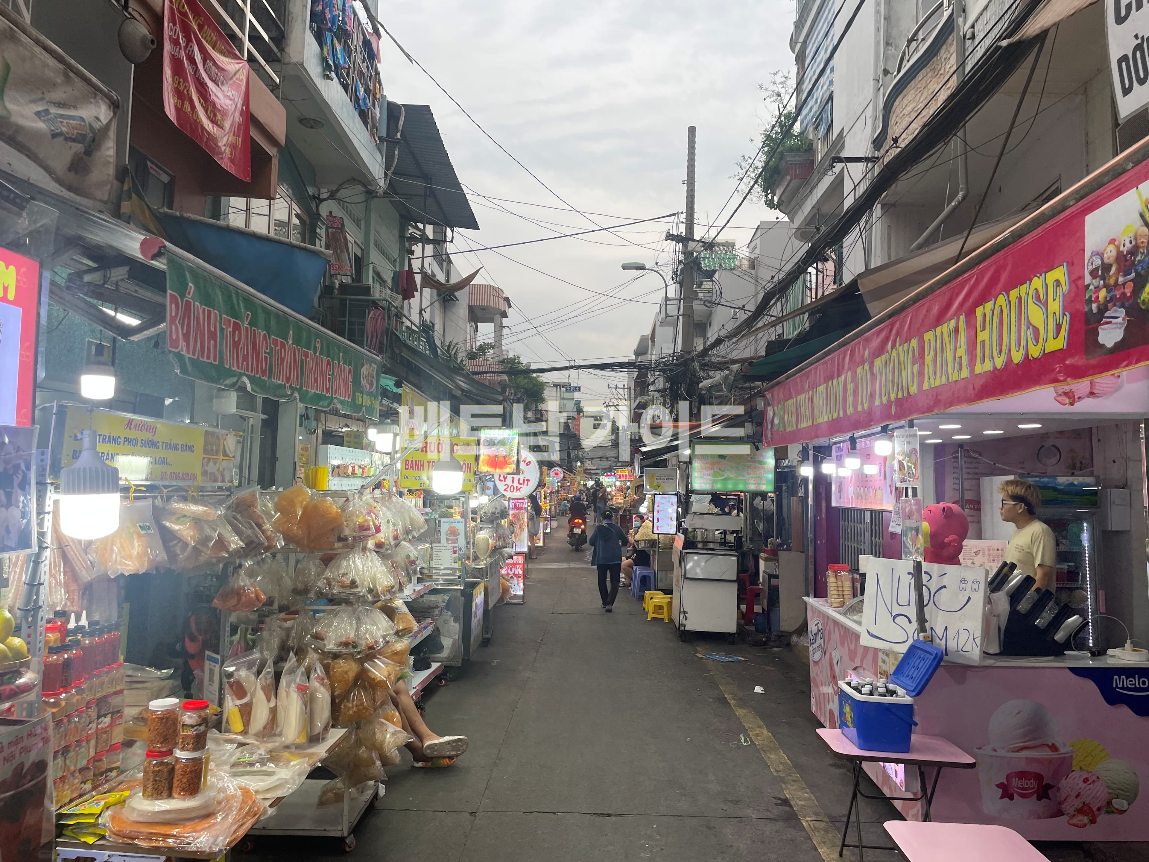 호티키 야시장 거리 이미지