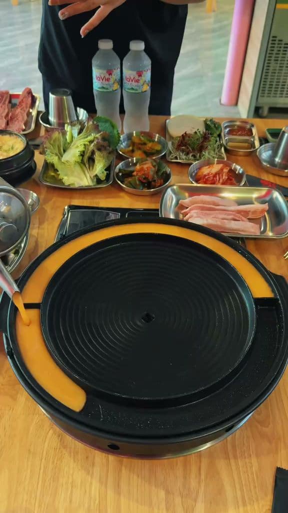 나트랑 조개까는삼겹살