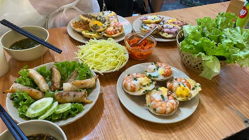 나트랑 Hai Phượng – Yến Bánh Căn, Bánh Xèo chợ đêm Nha Trang