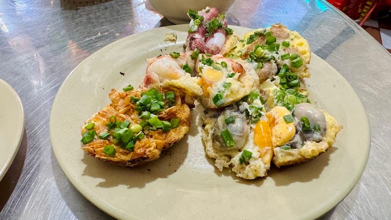 나트랑 Hai Phượng – Yến Bánh Căn, Bánh Xèo chợ đêm Nha Trang
