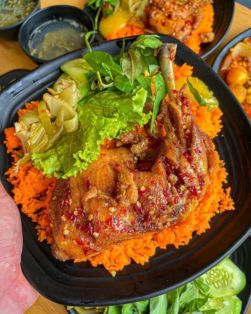 나트랑 Cơm Gà Xối Mắm B-Food