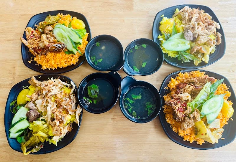 나트랑 Cơm Gà Xối Mắm B-Food