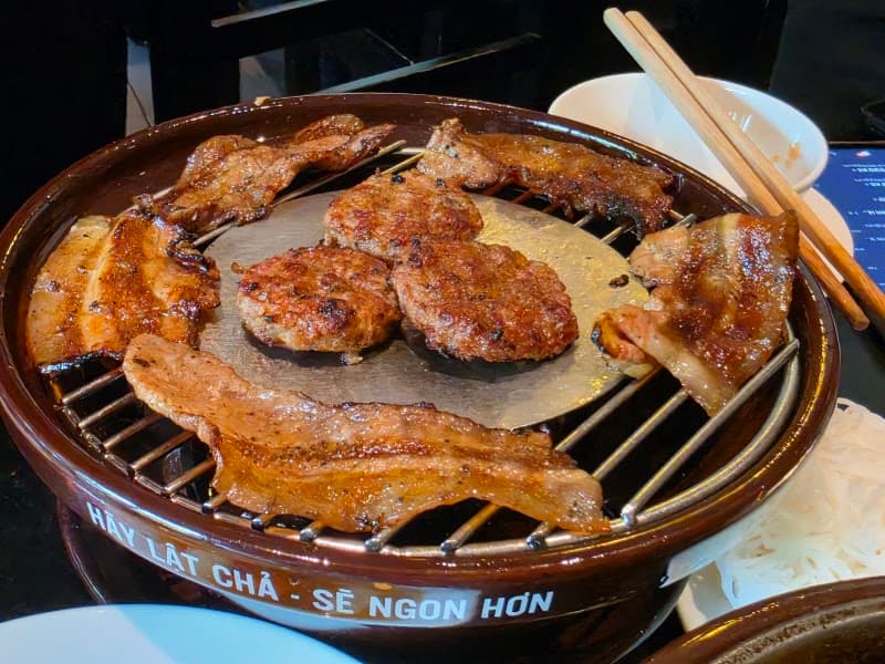 호치민 꽌넴