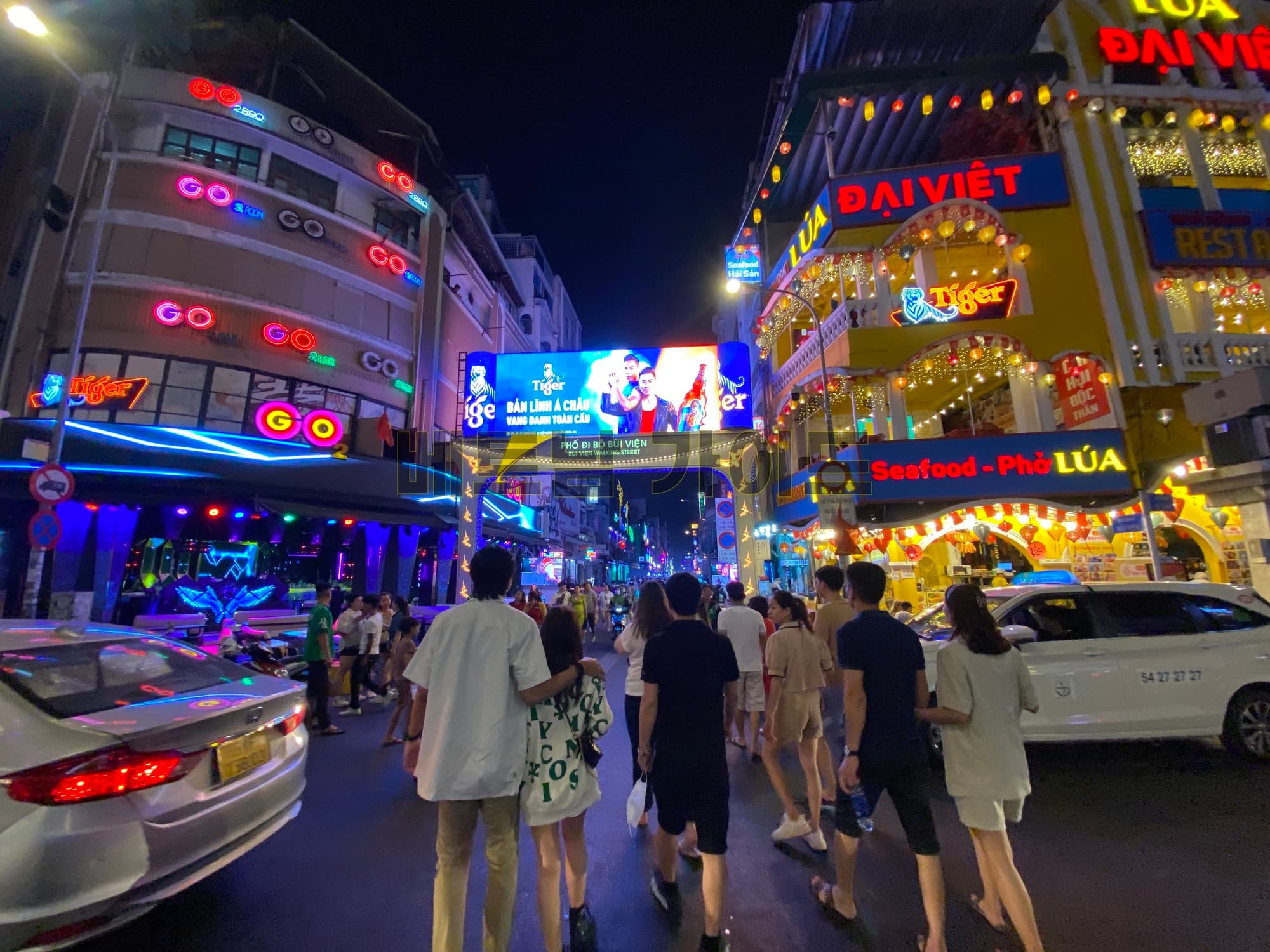 호치민 여행자거리 입구