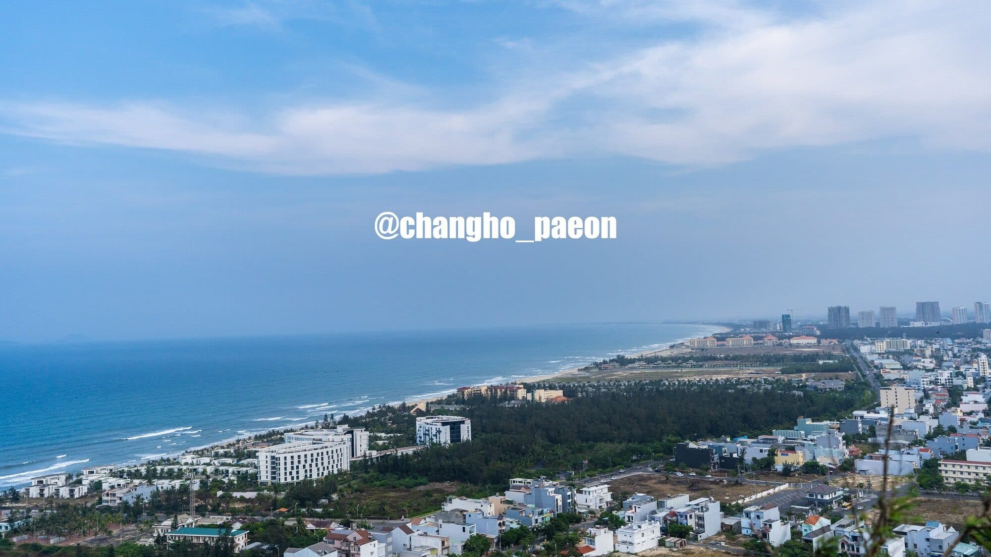 오행산에서 다낭의 해변을 촬영한 사진