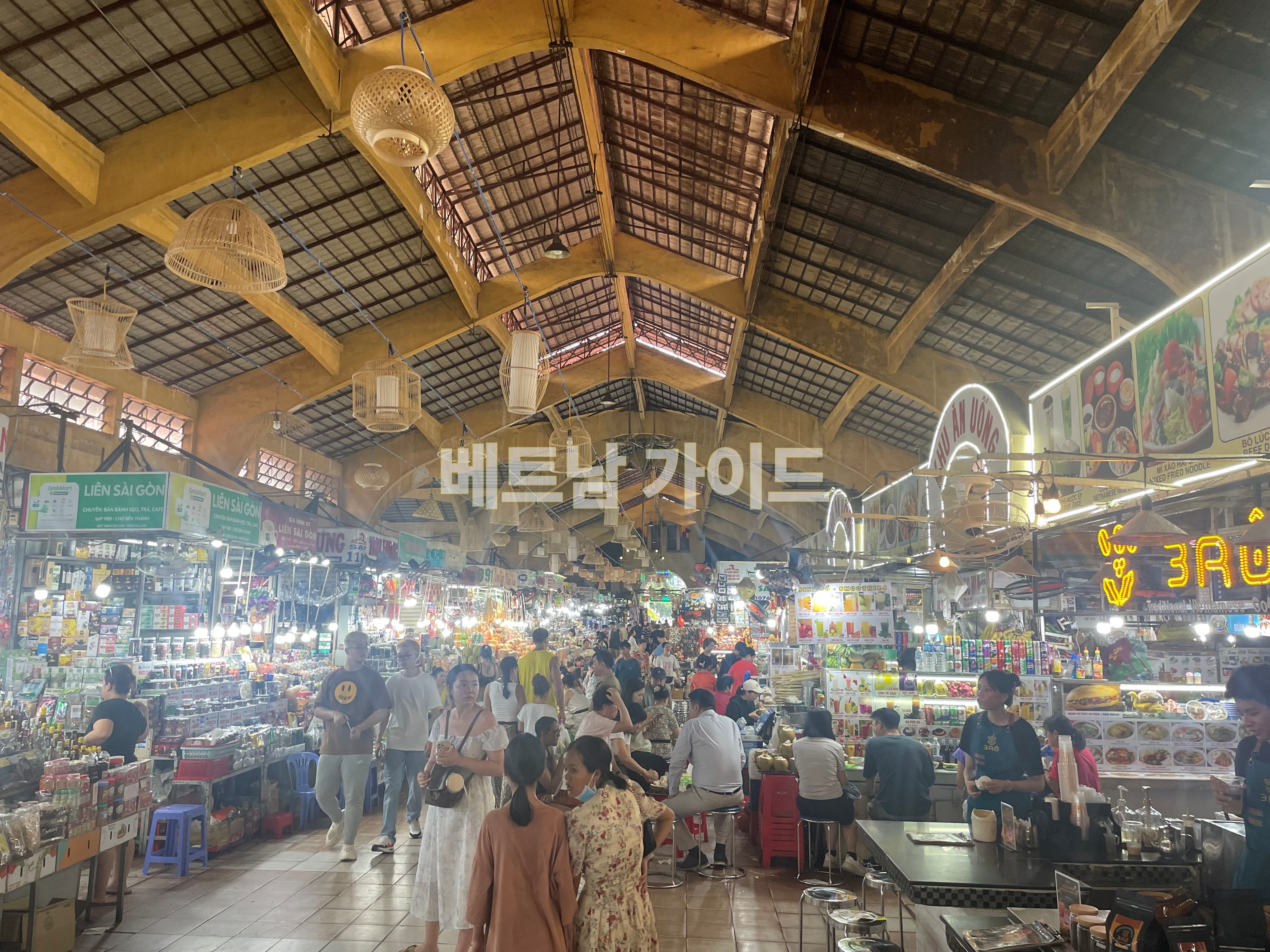 호치민 벤탄 시장의 내부 모습