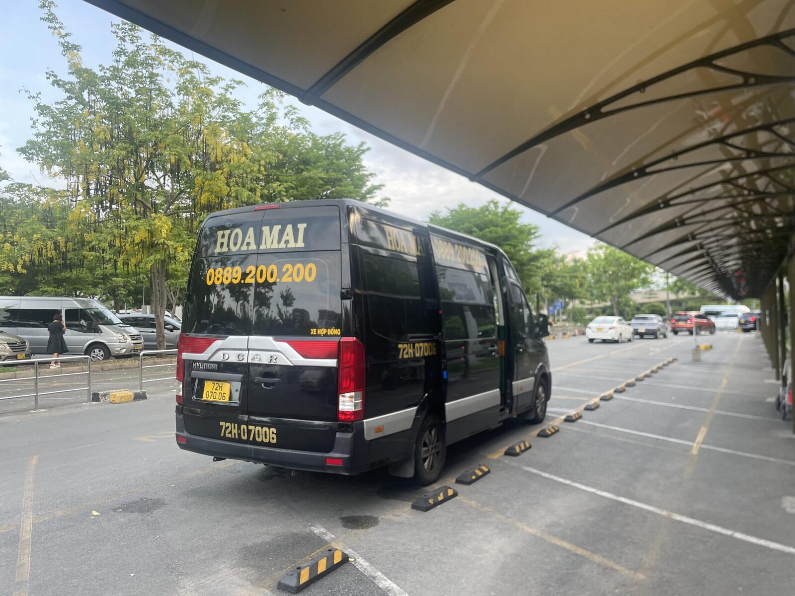 The HOA MAI limousine van waiting for passengers at Ho Chi Minh City's airport.