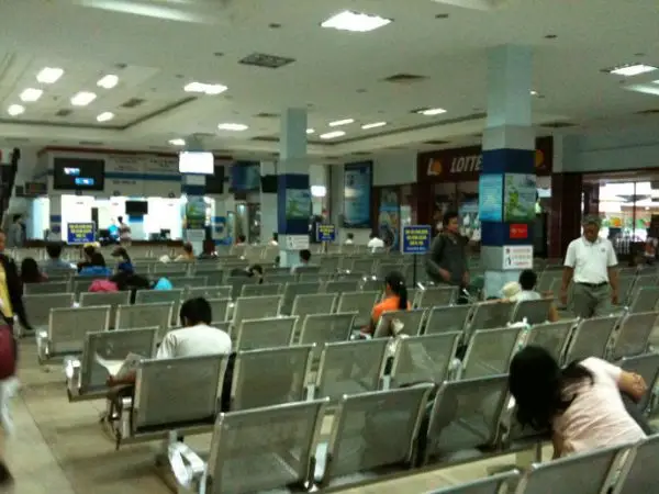 Ga Saigon waiting area w1078 h516
